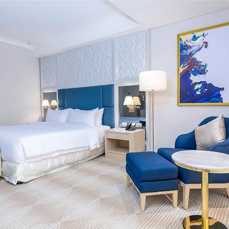 Royce Hotel & Casino Clark Field Ngoại thất bức ảnh