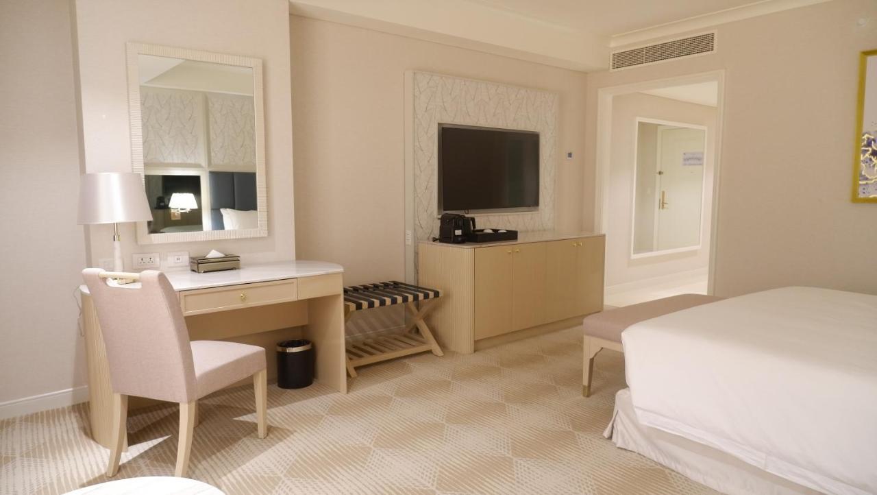 Royce Hotel & Casino Clark Field Ngoại thất bức ảnh