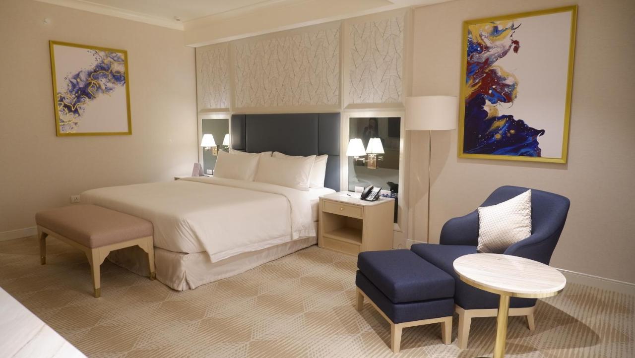 Royce Hotel & Casino Clark Field Ngoại thất bức ảnh