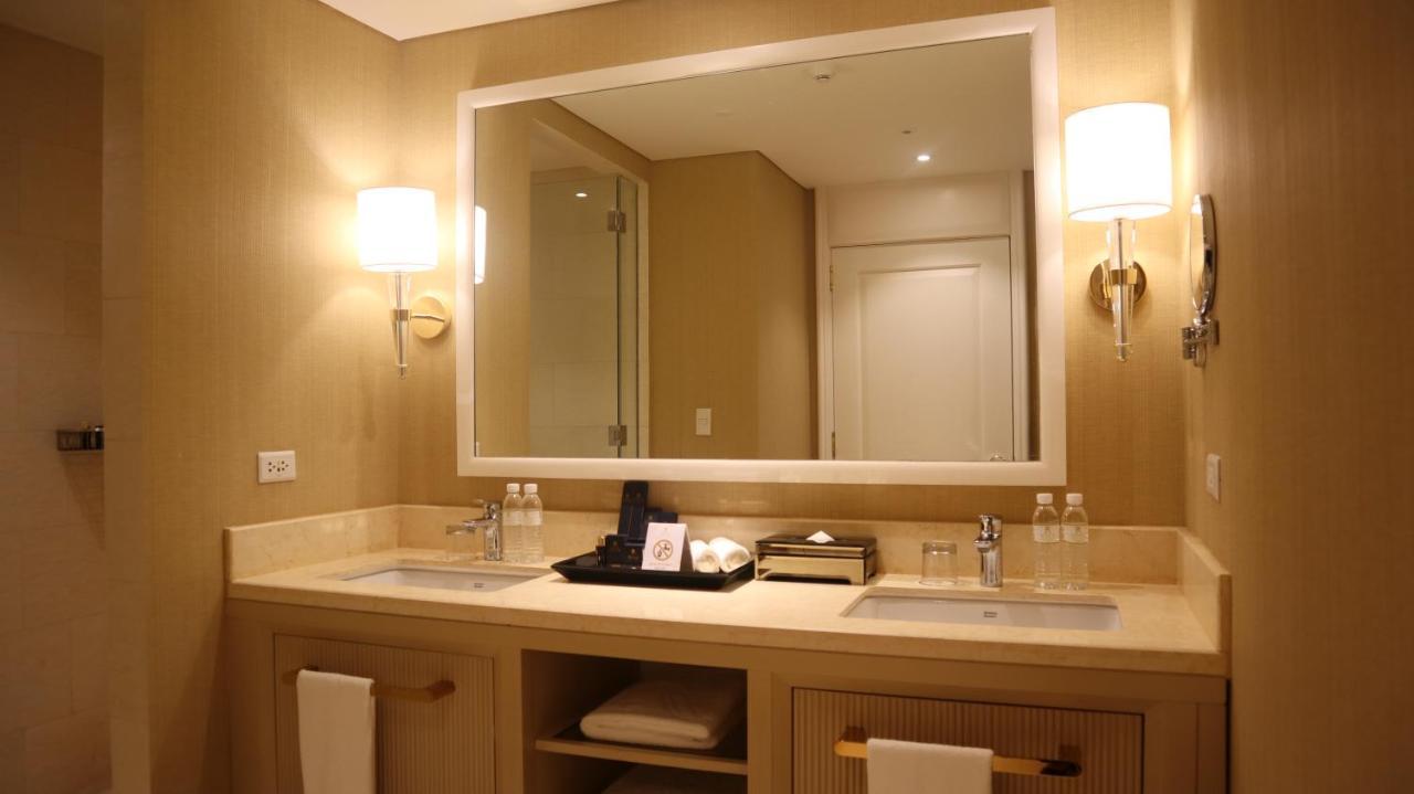 Royce Hotel & Casino Clark Field Ngoại thất bức ảnh