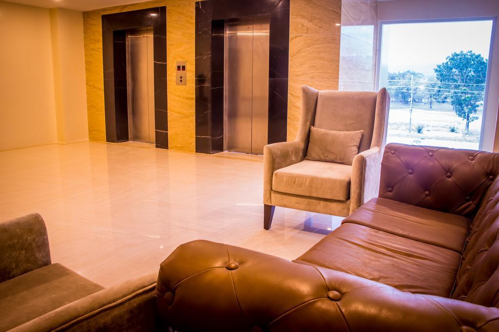 Royce Hotel & Casino Clark Field Ngoại thất bức ảnh