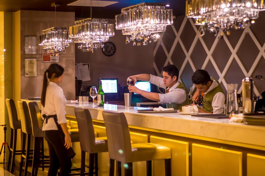 Royce Hotel & Casino Angeles Ngoại thất bức ảnh