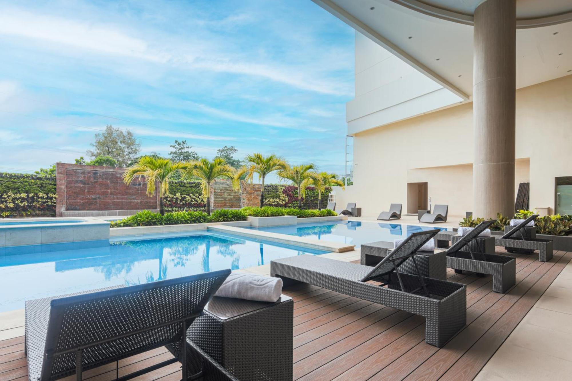 Royce Hotel & Casino Clark Field Ngoại thất bức ảnh