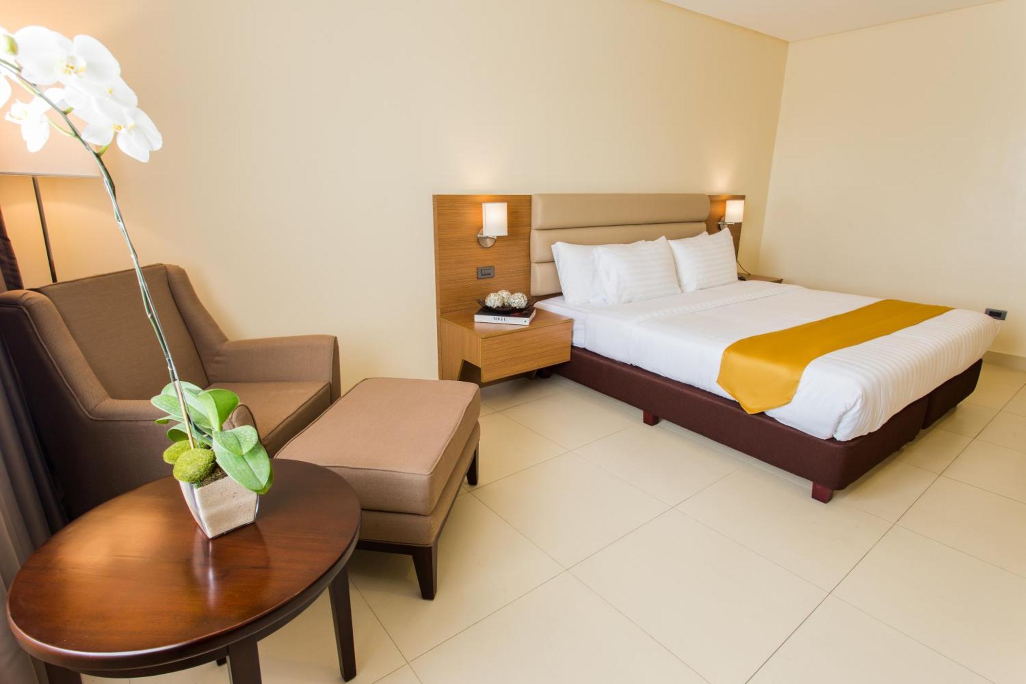 Royce Hotel & Casino Clark Field Ngoại thất bức ảnh