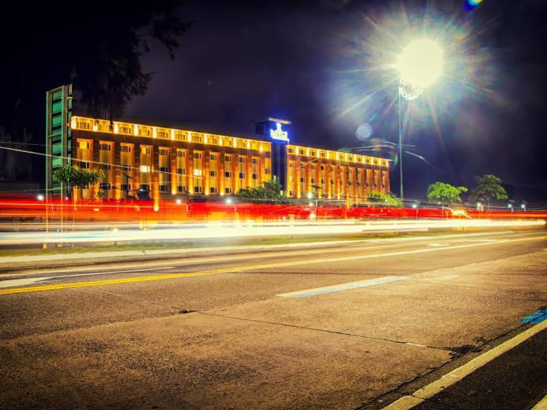 Royce Hotel & Casino Clark Field Ngoại thất bức ảnh