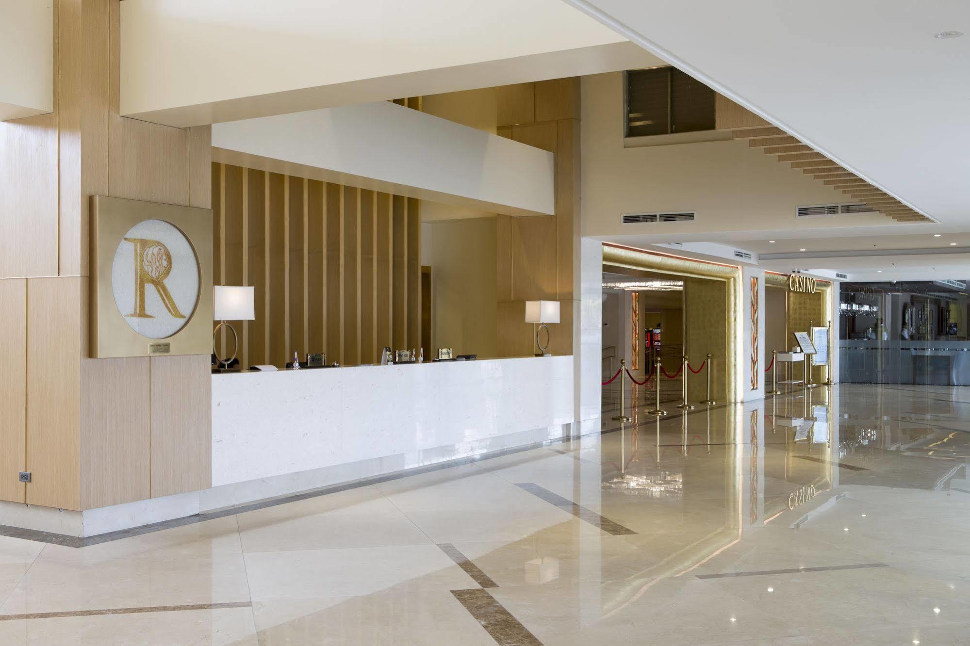 Royce Hotel & Casino Clark Field Ngoại thất bức ảnh