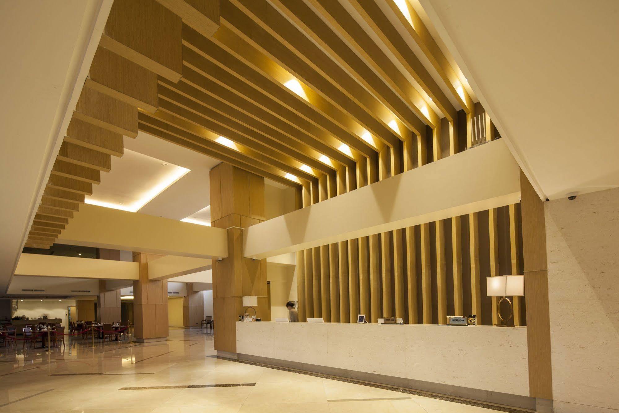 Royce Hotel & Casino Clark Field Ngoại thất bức ảnh