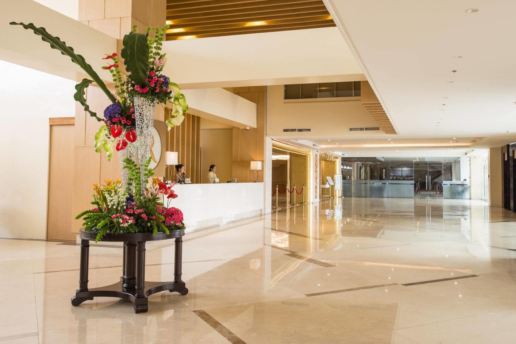 Royce Hotel & Casino Clark Field Ngoại thất bức ảnh