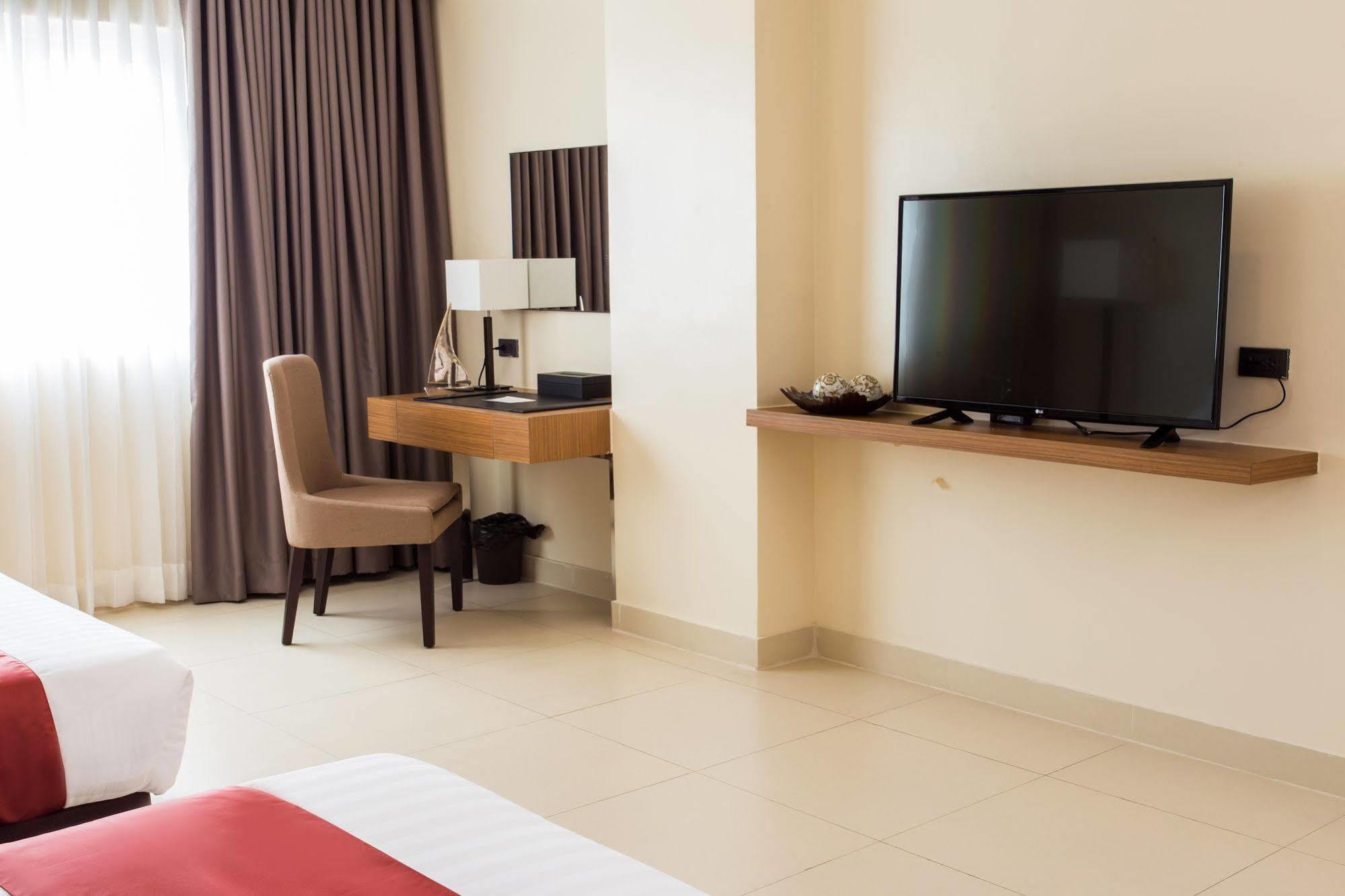Royce Hotel & Casino Clark Field Ngoại thất bức ảnh