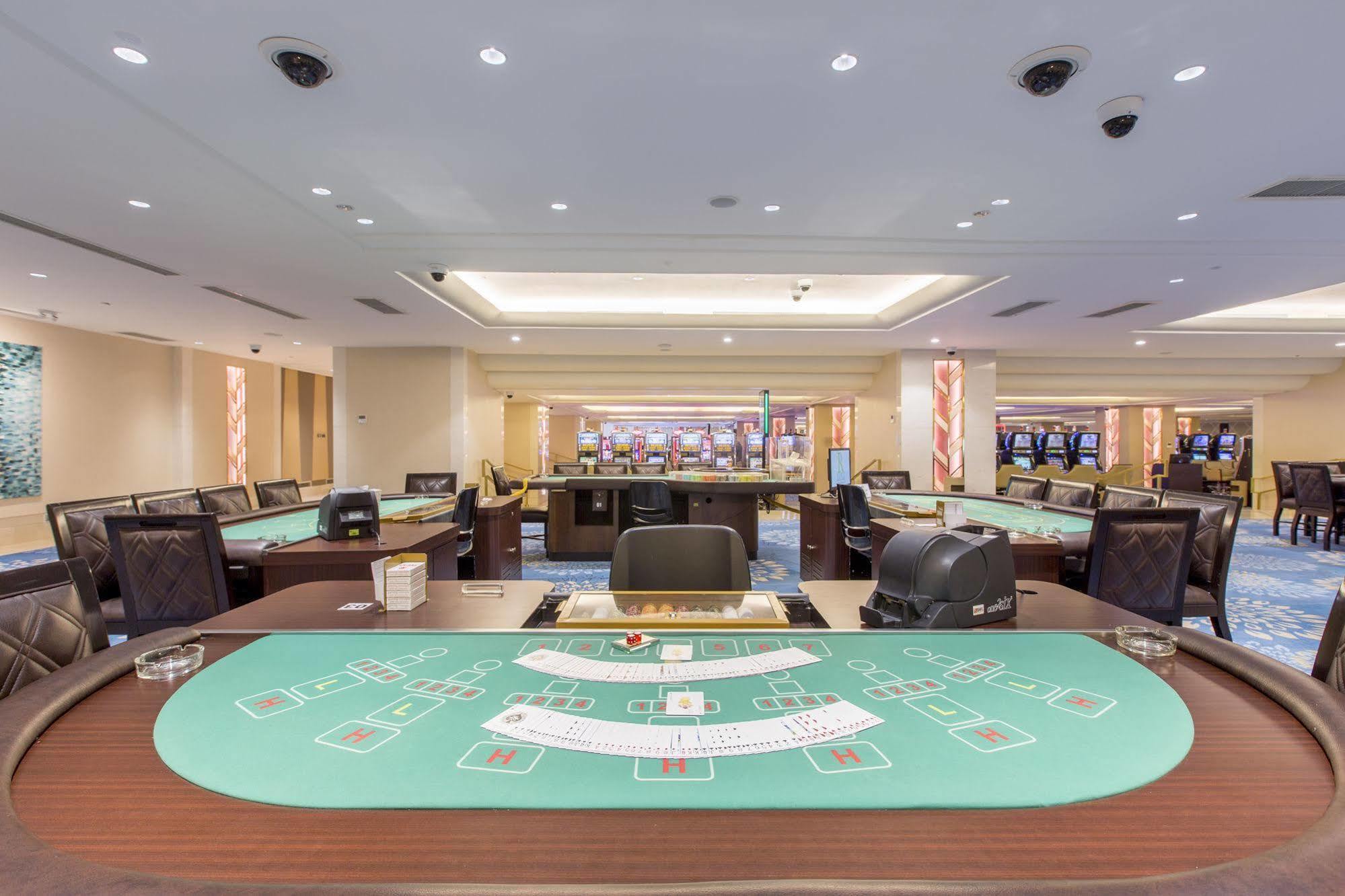 Royce Hotel & Casino Clark Field Ngoại thất bức ảnh