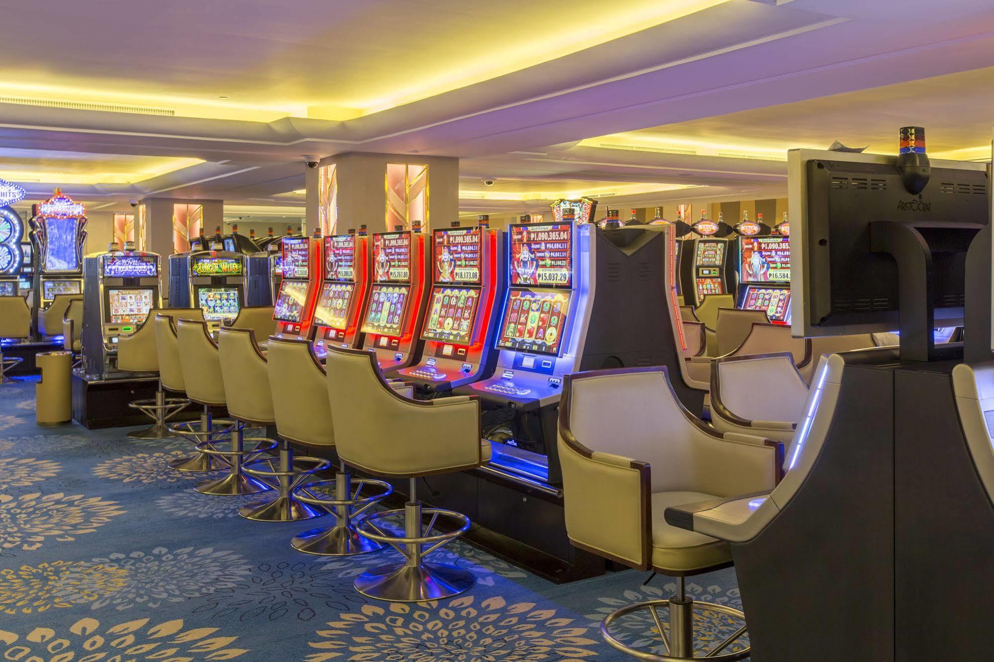 Royce Hotel & Casino Clark Field Ngoại thất bức ảnh
