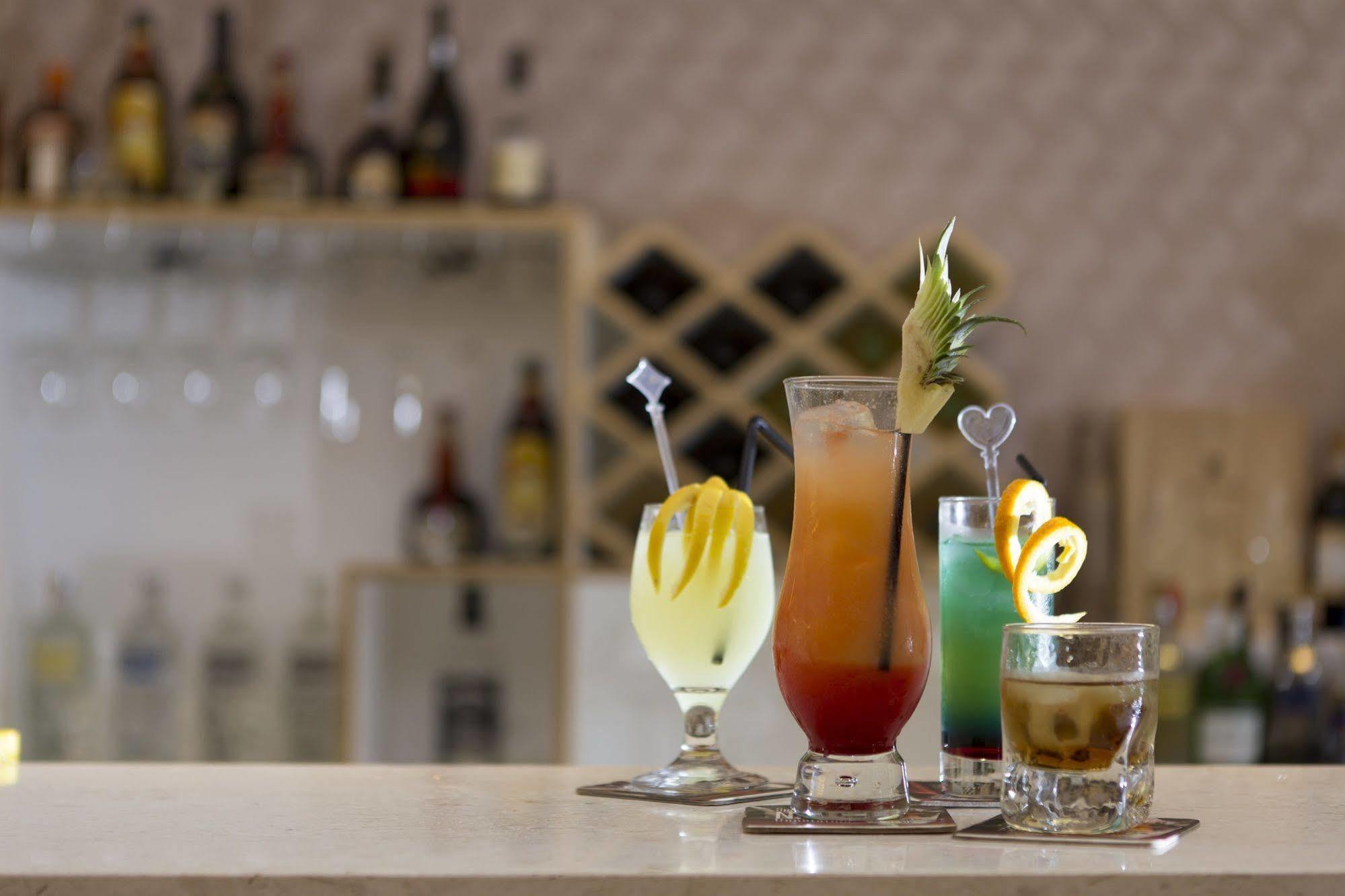Royce Hotel & Casino Clark Field Ngoại thất bức ảnh